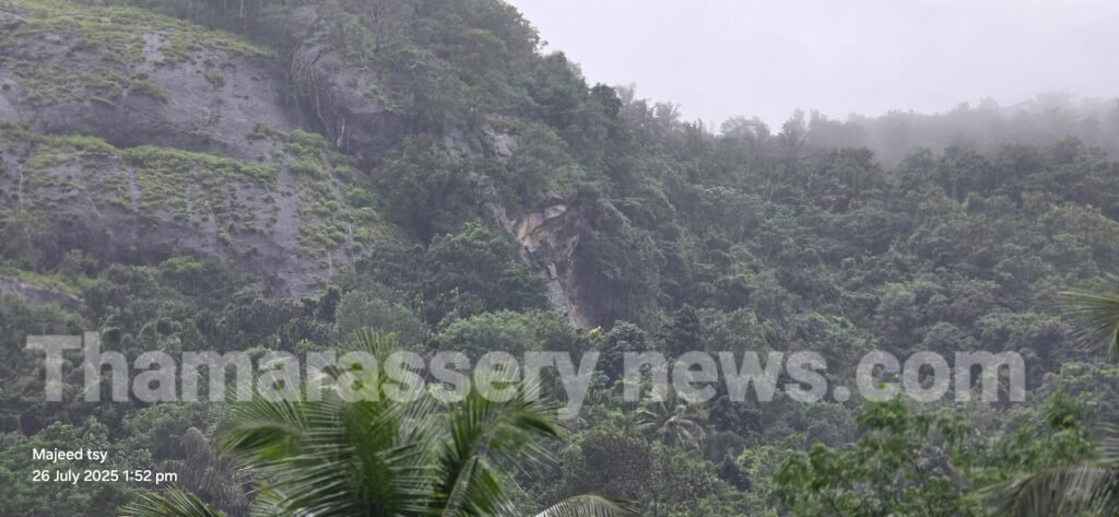 kattippara rocks crumble from mannathiyett hill threatens houses in valley below