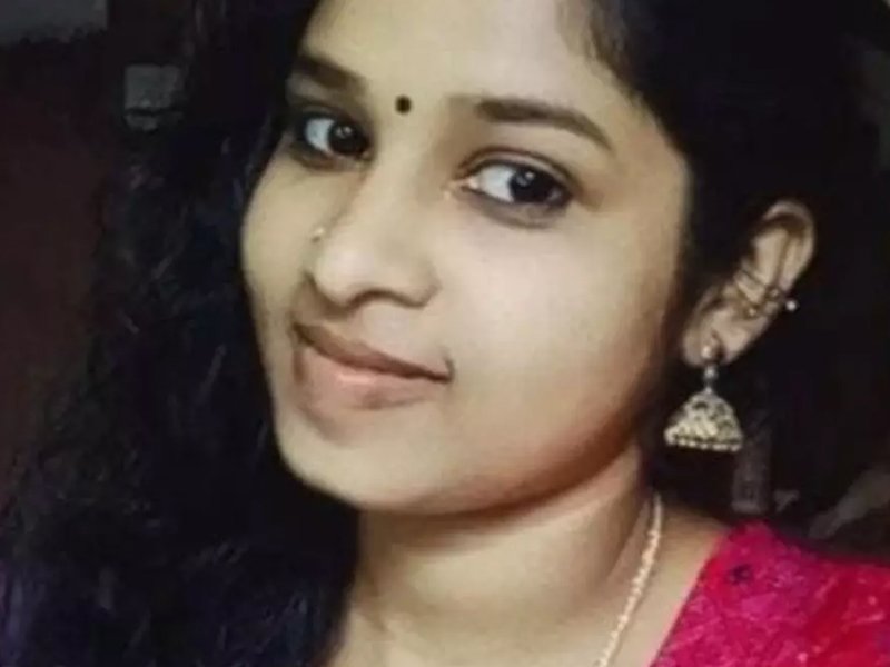 kozhikode young woman found dead at her husbands house