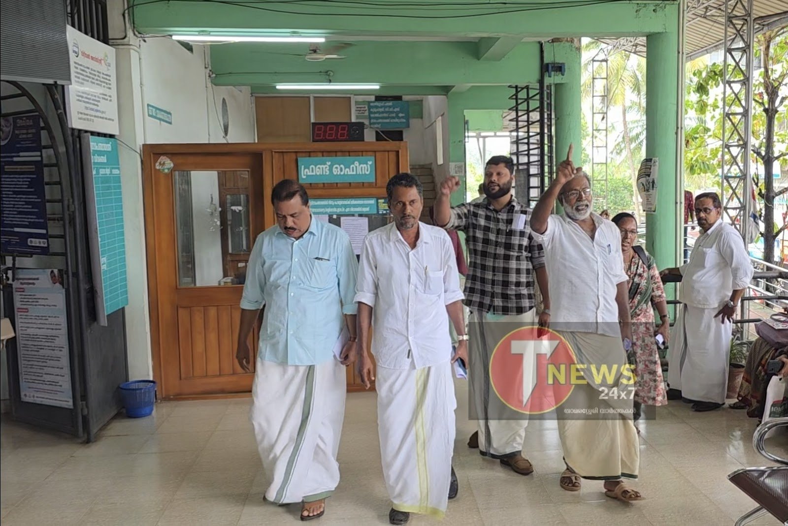 protest-continues-today-at-the-thamarassery-panchayat-office