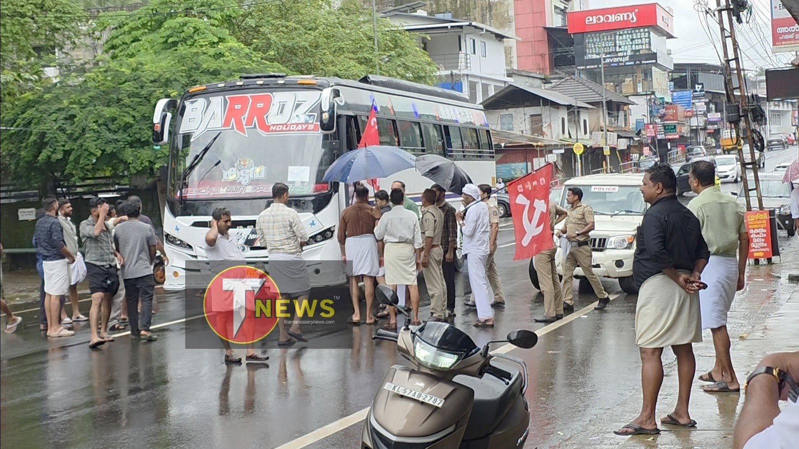 thamarassery-even-on-the-day-of-the-strike-there-were-violations-a-tour-group-bus-with-a-wedding-sticker-was-stopped