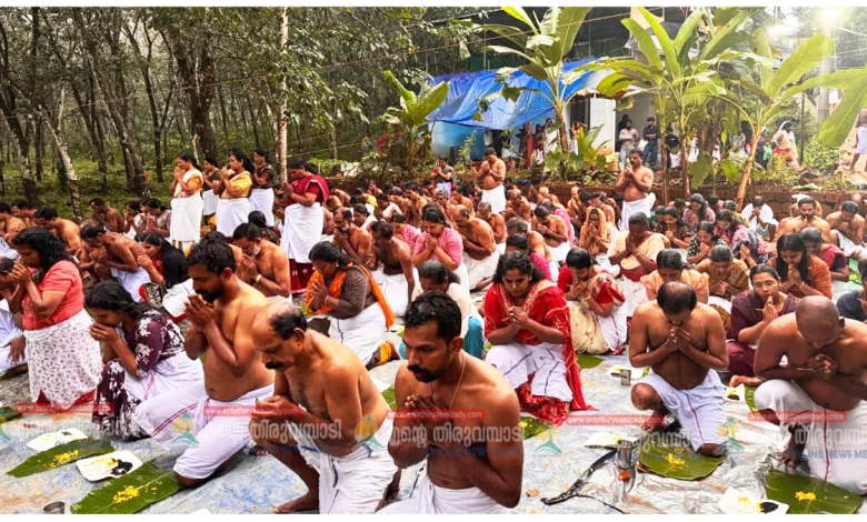 thiruvambady-karkidaka-vavu-bali-tharpanam-performed