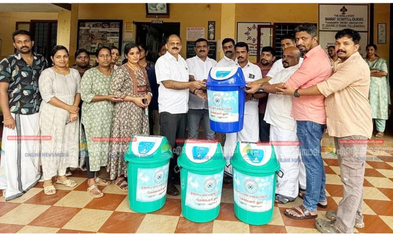Pullurampara വേസ്റ്റ് ബിൻ വിതരണം ചെയ്തു 11 waste bins were distributed in pullurampara