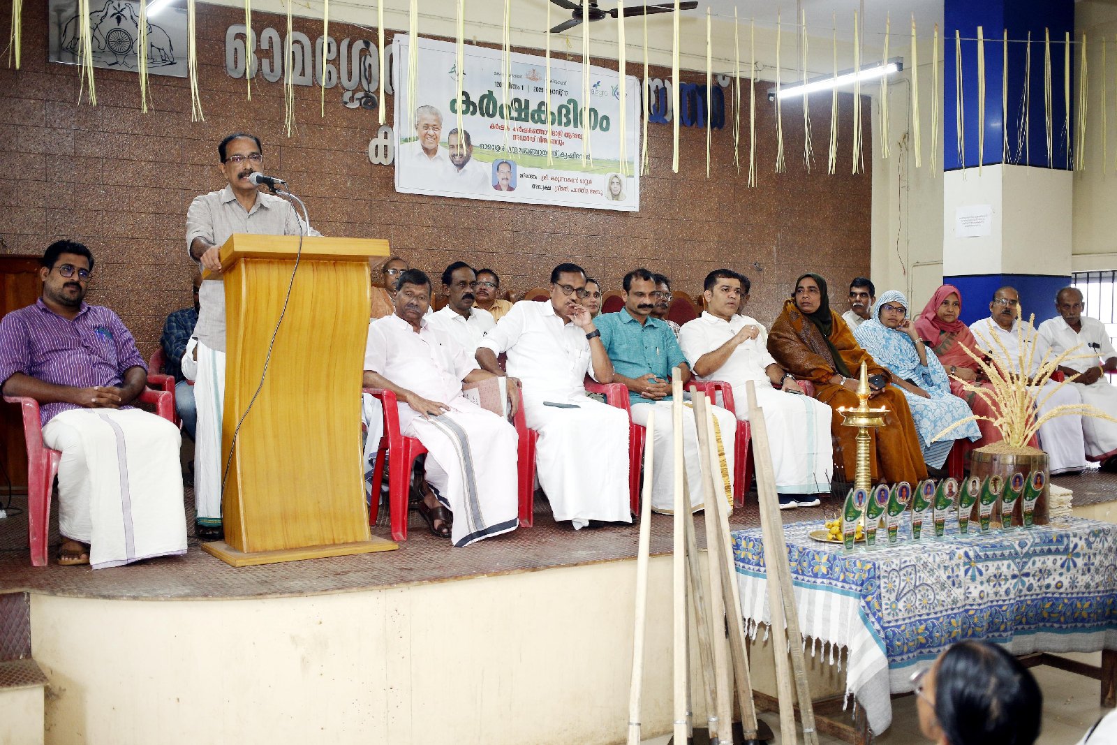 at-the-omassery-farmers-gathering-the-best-farmers-were-honored