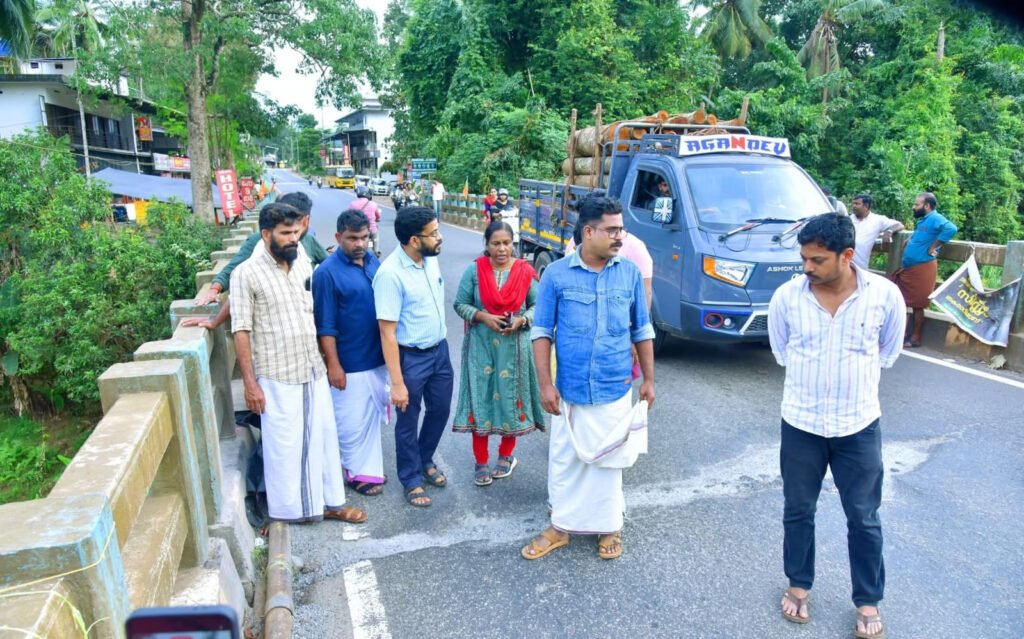 അപകടാവസ്ഥയിലായ Koodathai പാലത്തില് വിദഗ്ധ സംഘം പരിശോധന നടത്തി 6 experts conducted an inspection of the koodathai bridge which is in a dangerous condition