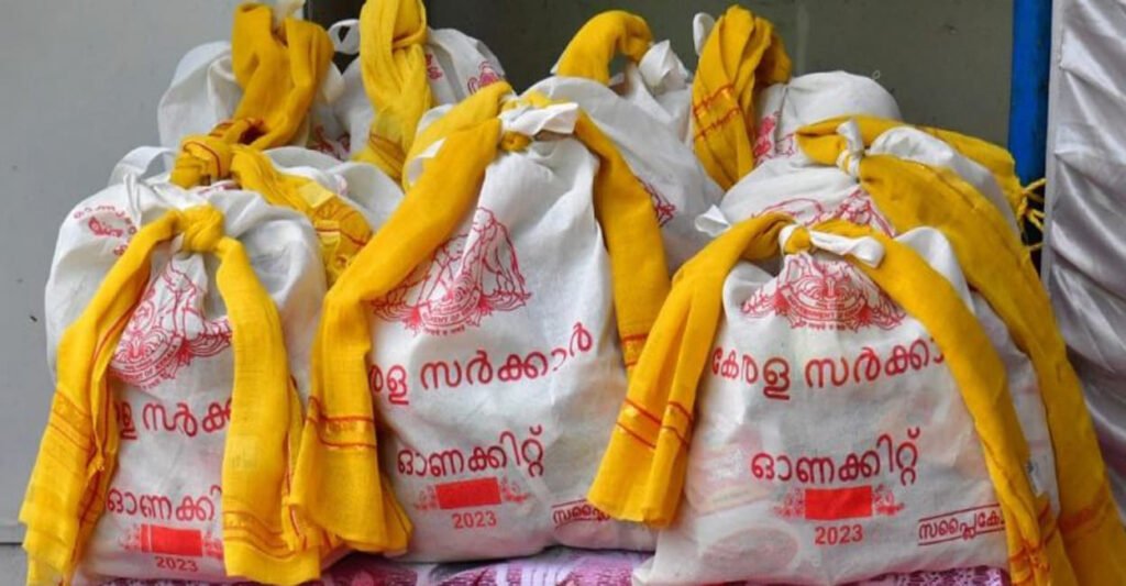 സർക്കാരിന്റെ സൗജന്യ ഓണക്കിറ്റ് വിതരണം നാളെ മുതൽ; വെളിച്ചെണ്ണയും പരിപ്പുമടക്കം15 സാധനങ്ങൾ, 20 കിലോ അരി 25 രൂപ നിരക്കിൽ 2 governments free onam kit distribution starts tomorrow includes 15 items such as coconut oil and lentils plus 20 kg of rice at ₹25 per kg