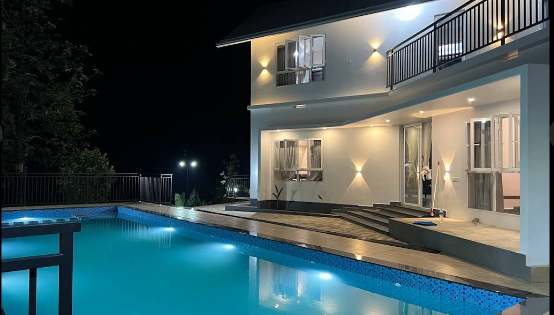 Ajiowns Villa Poovaranthode