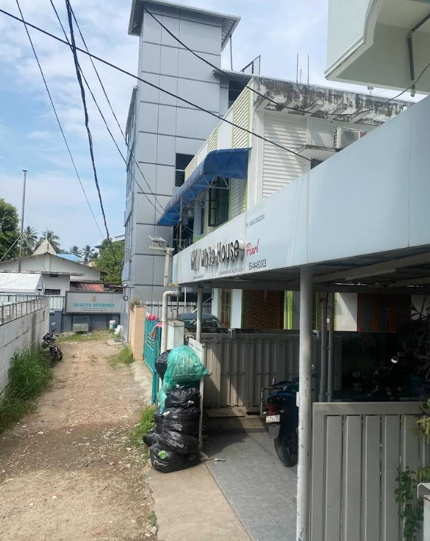 Collection O 81120 White House Pearl Kochi