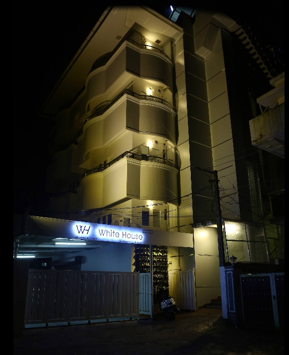 White House Inn Kochi